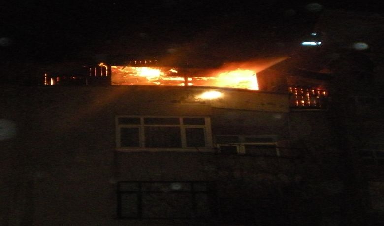 Ev Yangınında İtfaiye Eri Yaralandı - Samsun'un Bafra ilçesinde çıkan ev yangınında bir itfaiye eri yaralandı.