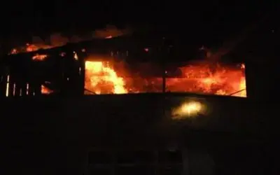Ev Yangınında İtfaiye Eri Yaralandı