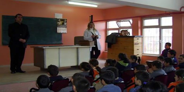Öğrencilerin Gazetecilik Merakı - Bafra Kemalpaşa Mahallesi İlköğretim Okulu öğrencilerinin gazetecilik ve televizyonculuk merakları ders konu oldu.