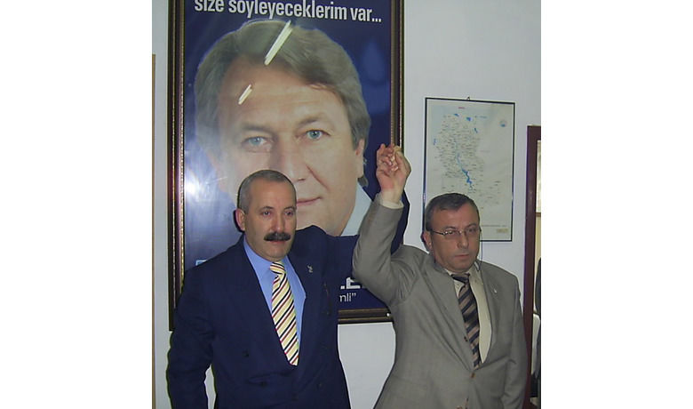 Dsp'nin Bafra Adayı Nihat Oktay - DSP Bafra İlçe Başkanlığı'nda düzenlenen toplantıda, DSP Bafra Belediye Başkan Adayı Nihat Oktay, basına ve partililere tanıtıldı.