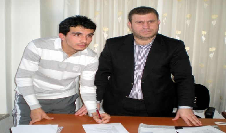Tff 3. Lig Bafra Belediyespor,Golcü Futbolcu Levent Tabak'ı Renklerine Bağladı - TFF 3. Lig Yükselme Grubu'nda mücadele Bafra Belediyespor, Düzcespor'dan golcü futbolcu Levent Tabak'ı renklerine bağladı.