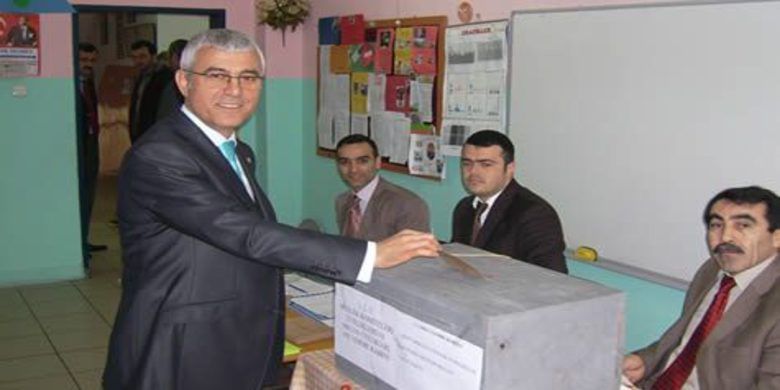 Rızvan Aksoy Bafra Bafra TSO Başkanı seçildi - Bafra Ticaret ve Sanayi Odası Başkanlık Seçiminde Rızvan Aksoy'un listesi en çok adayı çıkardı.