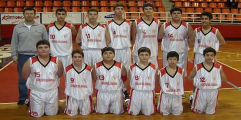 Bafra Basket Yüz Akımız Oldu - Türkiye Basketbol Federasyonu Küçük Erkekler Basketbol Samsun İl birinciliği ve Samsun`u temsil edecek takımların belirlenmesi için Samsun ve İlçelerinde gruplara ayrılan takımlar karşı karşıya geldi.