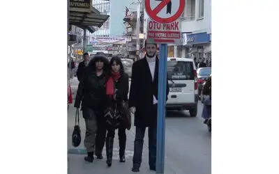 Trafik Levhasına Takılan Sac Levha Tehlike Saçıyor