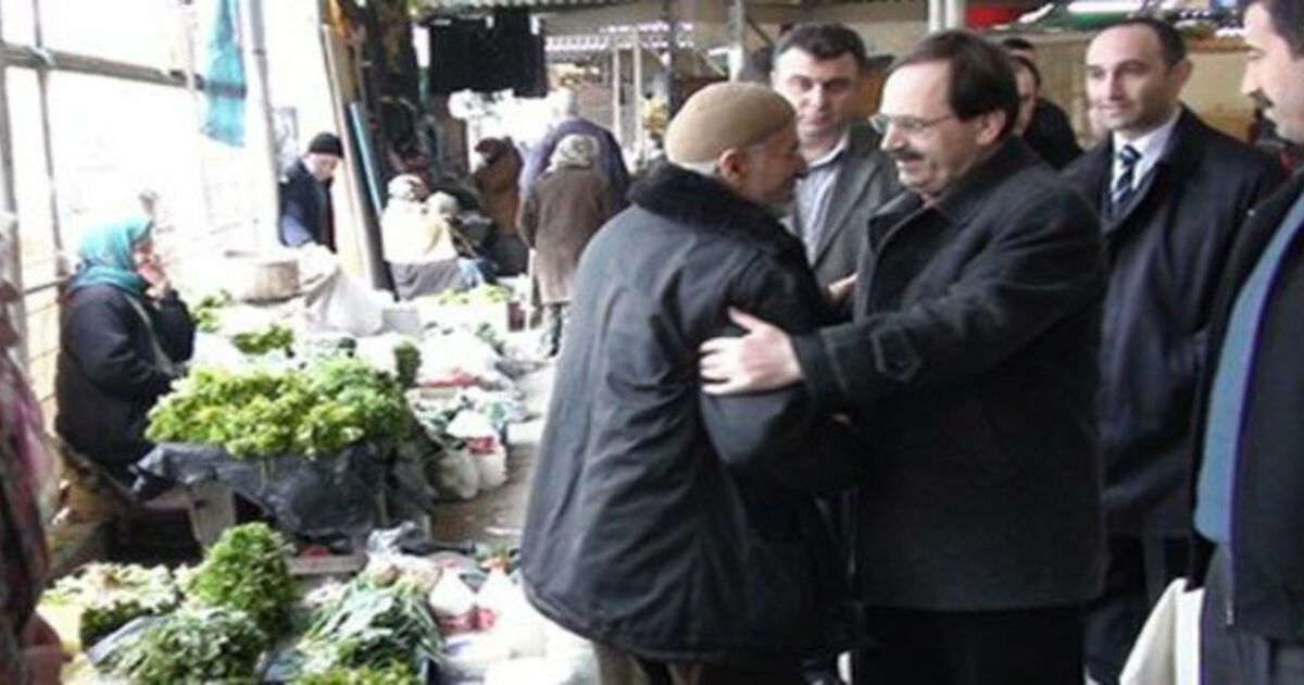 Zihni Şahin Pazaryeri Esnaflarını Ziyaret Etti
