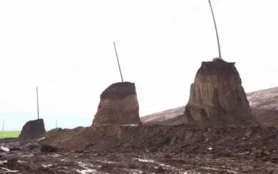 Peri Bacası Gibi Elektrik Direkleri