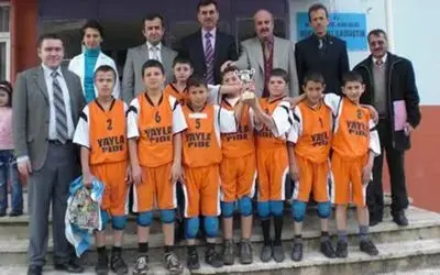 Dedeli Yibo Miniklerde De Bafra Birincisi