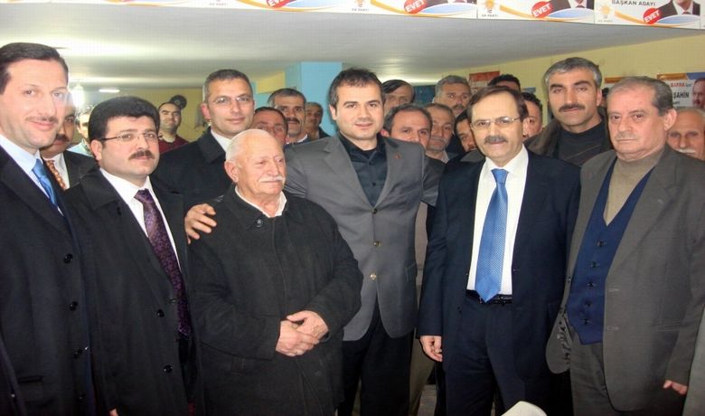 Bafra İçin Dev Projeler Ak Parti Tanıtım Ve Medya Başkan Yardımcısı Samsun Milletvekili Suat Kılıç: "Bafra'ya ÖnümüzdeKi 5 Yıl İçerisinde 672 Konutluk Toki, 250 Yataklı Hastane, Otobüs Terminali, Adalet Sarayı Ve Sebze-meyve Hali Yapılacak" - Yerel seçim çalışmalarını Bafra'da sürdüren AK Parti Tanıtım ve Medya Başkan Yardımcısı Samsun Milletvekili Suat Kılıç, yeni döneme yönelik önemli taahhütlerde bulundu.