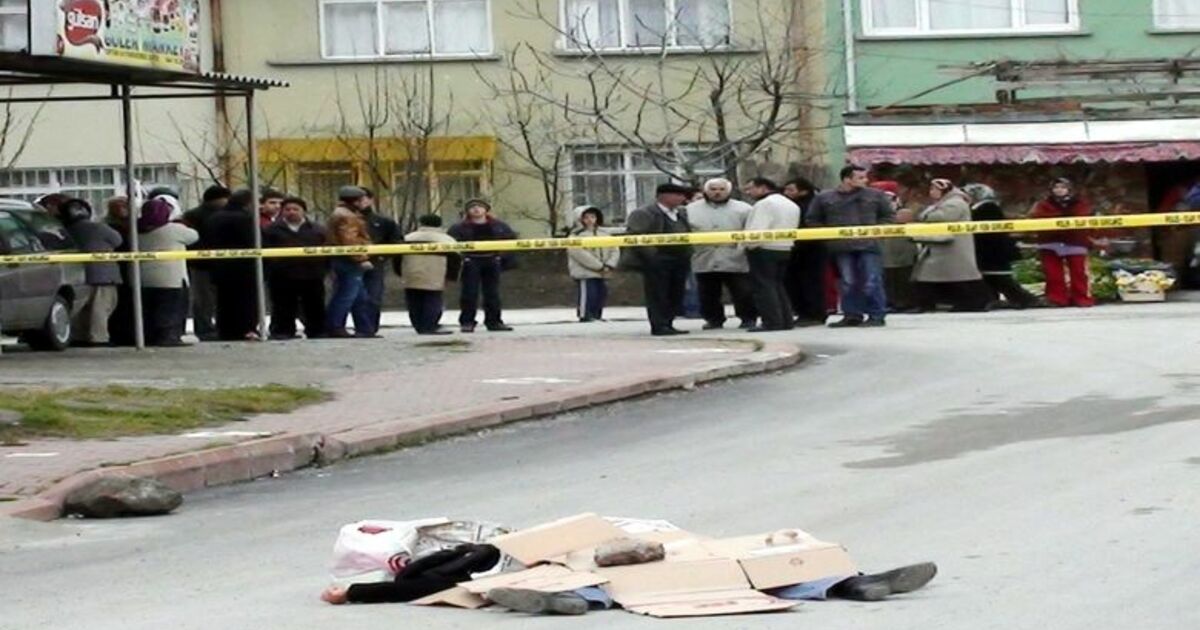 Kocası Tarafından Sokak Ortasında Bıçaklanarak Öldürüldü