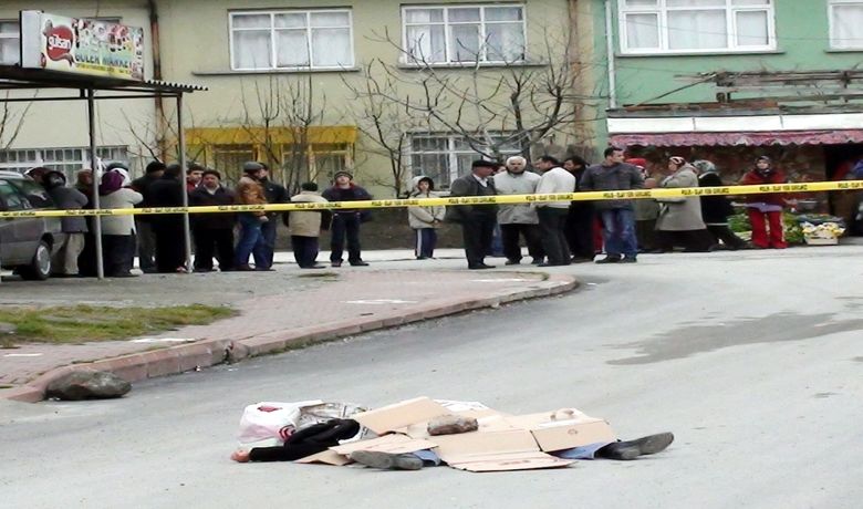 Kocası Tarafından SokakOrtasında Bıçaklanarak Öldürüldü - Samsun'un Bafra ilçesinde genç bir kadın, eşi tarafından sokak ortasında bıçaklanarak öldürüldü.
