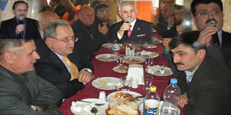Yeni Ve Şahin Köy Muhtarlarıyla Bir Araya Geldi - AK Parti Samsun Milletvekili Ahmet Yeni AK Parti Bafra Belediye Başkanı Zihni Şahin`e destek için gezi programlarına ve toplantılarına devam diyor.