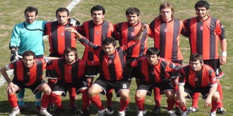 Bafraspor Bu Kez Üzmedi - TFF 3.Lig Yükselme Grubu´nda mücadele eden temsilcimiz Bafra Belediyespor 8.hafta müsabakasında sahasında İzmirspor´u konuk etti.