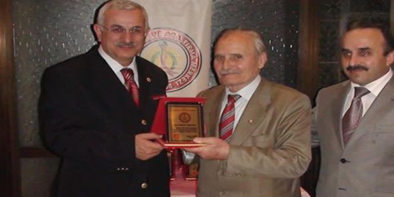 Eğitime Destek Verenlere Plaket Verildi - Bafra Rehberlik ve Araştırma Merkezince eğitime % 100 destek kampanyası kapsamında yapılan katkıların anısına Bafra Şehir Kulübünde  plaket töreni düzenlendi.