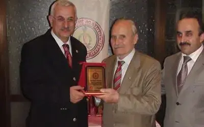 Eğitime Destek Verenlere Plaket Verildi