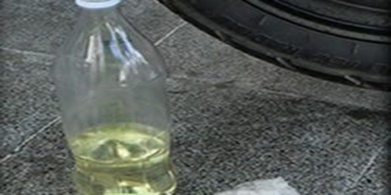 Gaz Yağını İçen Genç Zehirlendi - Bafra`da soda şişesindeki gaz yağını içen genç, zehirlendi.