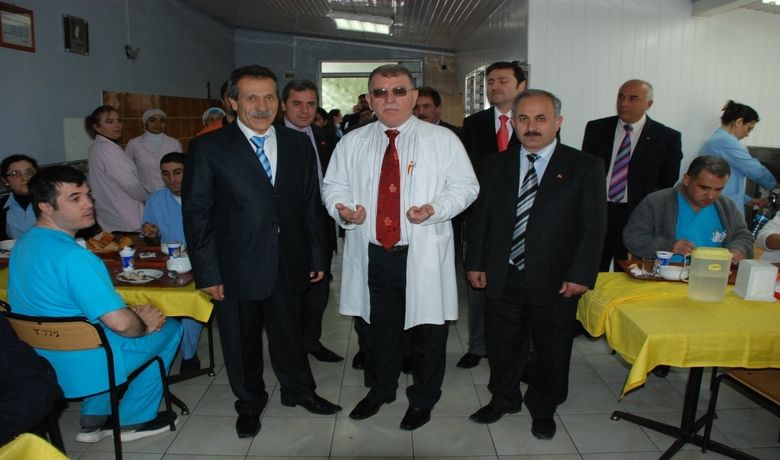 Mhp'li Aslan, Hastane Personeliyle Buluştu - MHP Bafra Belediye Başkan Adayı Hasan Aslan, ilçede bulunan Kızılırmak Devlet Hastanesi ve Nafız Kurt Devlet Hastanesi personeliyle bir araya geldi.