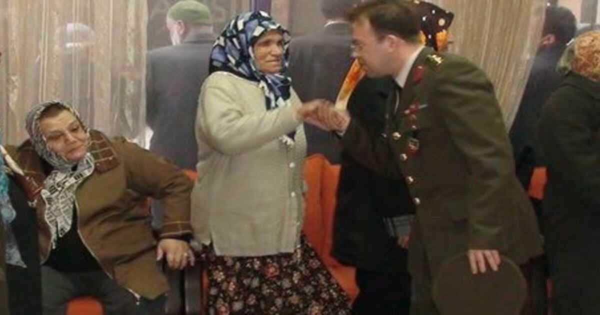 Komutanlardan Şehit Aileleri Derneğine Ziyaret