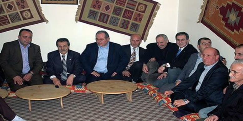 Aslan Kosovalılar Derneğini Ziyaret Etti - Kosovalılar Yardımlaşma ve Dayanışma Derneği tarafından organize edilen toplantıya MHP Bafra Belediye Başkan Adayı Hasan Aslan, dernek yönetimi ve üyeleri katıldı.