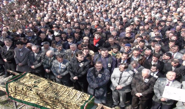 Silahlı Çatışmada Ölen 2 Kişi Toprağa Verildi - Samsun'un Bafra'da ilçesinde meydana gelen silahlı çatışmada hayatını kaybeden 2 kişi toprağa verildi.