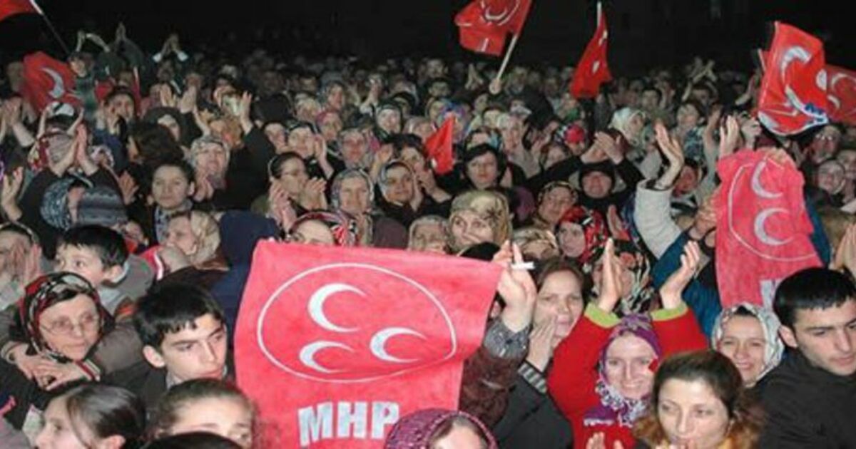 Mhp Mitinglerine Yağmurda Engel Olamadı
