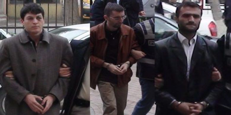 Silahlı Çatışma Zanlıları Mahkemeye Sevk Edildi - Bafra`da 2 kişinin öldüğü, 7 kişinin yaralandığı silahlı saldırının zanlıları bugün adliyeye sevk edildi.