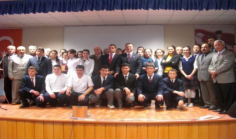 Liseler Arası Beceri Yarışması Sona Erdi - Samsun'da, 2008-2009 eğitim-öğretim yılı mesleki ve teknik eğitim kurumları arası 'Proje Tabanlı Beceri Yarışması'nda dereceye giren okullar belli oldu. Atakum Teknik ve Endüstri Meslek Lisesi Konferans Salonu'nda düzenlenen törende teknik okulları kapsayan yarışmanın il birincileri ve dereceye giren okullara ödülleri verildi.