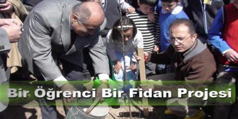 İlk Fidan Dikildi - Bir Öğrenci Bir Fidan Projesi kapsamında Elma Fidanlarının gerçekleştirilmesi için Dedeli köyü Dedeli İlköğretim Okulunda Proje gerçekleştirildi
