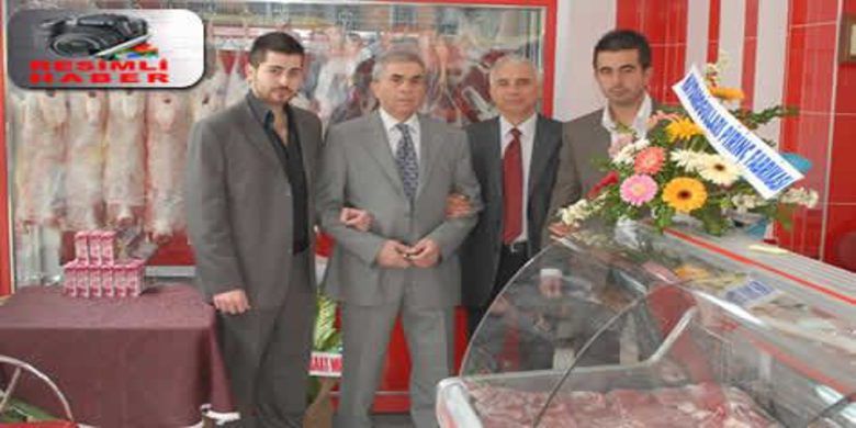 Hükümet Caddesinde Sezgin Et Market Açıldı - Mimar Cengiz Sezgin`in oğlu Tayfun Sezgin`in sahibi olduğu Sezgin Et Market, kalabalık katılım ile açılışı gerçekleştirildi.