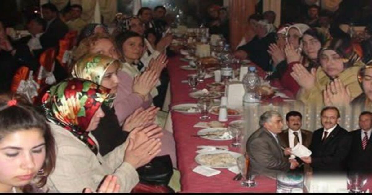 Zihni Şahin Kutlama Yemeği Düzenledi