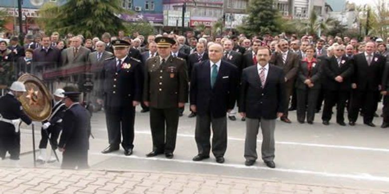 Polis Teşkilatının 164. Kuruluş Yıldönümü - Polis Teşkilatının 164. Kuruluş Yıldönümü etkinlikleri Bafra`da Cumhuriyet Meydanında yapılan törenle kutlandı.