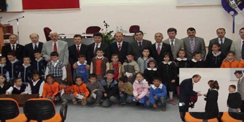 Müftülük Öğrencilere Yardım Eli Uzattı - Bafra ilçesinde, Peygamber Efendimiz`in dünyaya gelişinin yıldönümü nedeniyle düzenlenen etkinlikler devam ediyor.