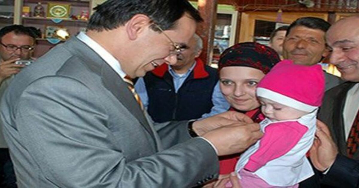 Bakan Demir`den Yılın Annesine Ödül