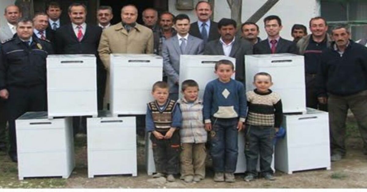 Kaymakam Boyacı`dan Köylülere Arı Kovanı