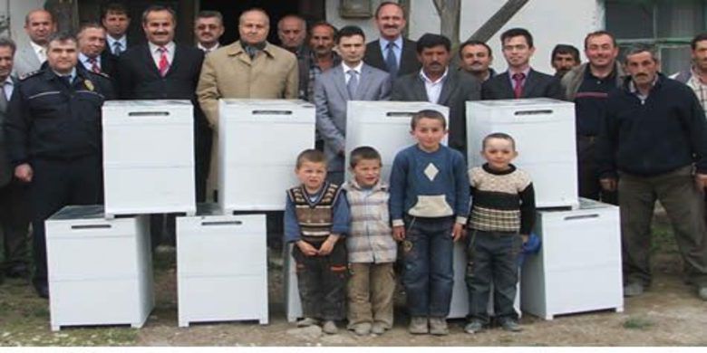 Kaymakam Boyacı`dan Köylülere Arı Kovanı - Bafra Kaymakamı Ayhan Boyacı Kolay Beldesi Kızılırmak İlköğretim Okulu, Kolay YİBO, Esençay Köyü İlköğretim Okulu ve Karakütük Köyünü ziyaret etti