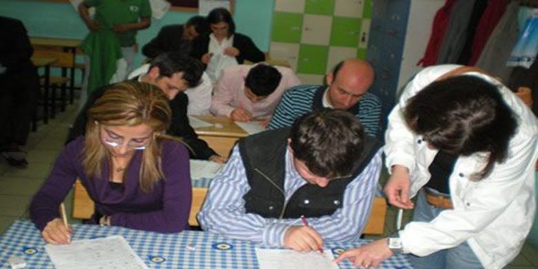 Herkes Eczacı Teknisyeni Olamayacak - Milli Eğitim Bakanlığı, Sağlık Bakanlığı ve Türk Eczacılar Birliği talimatı ile kurs görmeye başlayan eczacı kalfaları derneği üyeleri kurs sonunda diploma sahibi olacaklar.