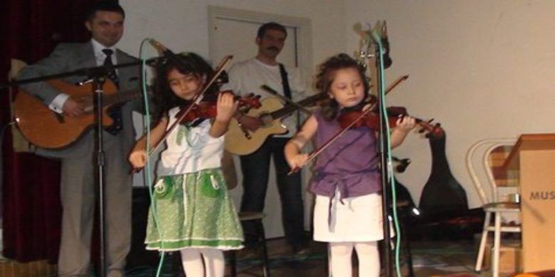 Musiki Cemiyeti Öğrencileri Mest Etti - Bafra Musiki Cemiyetince gitar, saz ve diğer enstrümanlar da 1 yıldır kurs gören öğrenciler`den müzik ziyafeti