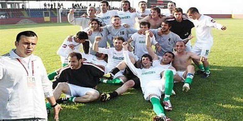 Çarşambaspor 3. Lig Yolunda - Temsilcimiz Çarşambaspor, İstanbul`da oynanan 3. Lig`e Terfi Final Grubu ilk maçında Düzce Beyköy Belediyespor ile karşılaştı.