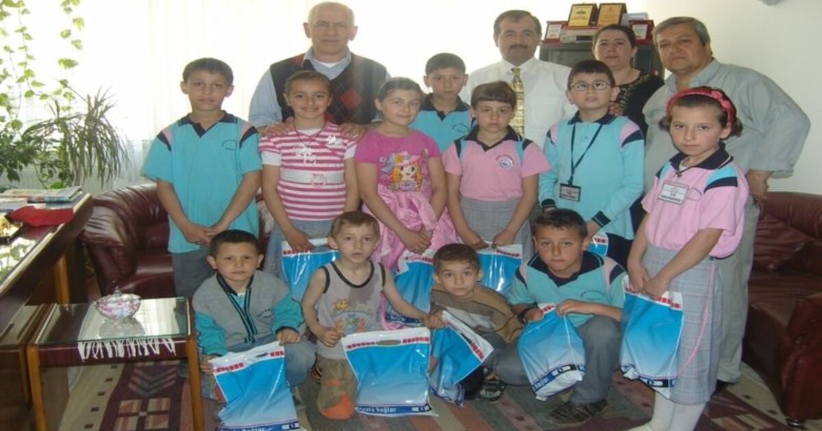 Bafra Fatih İlköğretim'den Öğrencilere Ayakkabı Yardımı