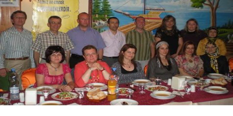 Resim Öğretmenleri Bir Araya Geldi - Bafra İlçesinde ve Köylerinde Liseler ve İlköğretim Okullarında görev yapan Resim,Görsel Sanatlar ve Teknoloji Tasarım Öğretmenleri bir araya geldi