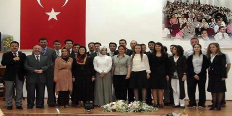 Açı Dershanesi Velilere Seminer Verdi - Açı Dergisi Dershanesi velilere Bafra Müftülüğü konferans salonunda ÖSS-SBS sınavına girecek öğrenciler hakkında sınav kaygısı ve motivasyon semineri verdi.