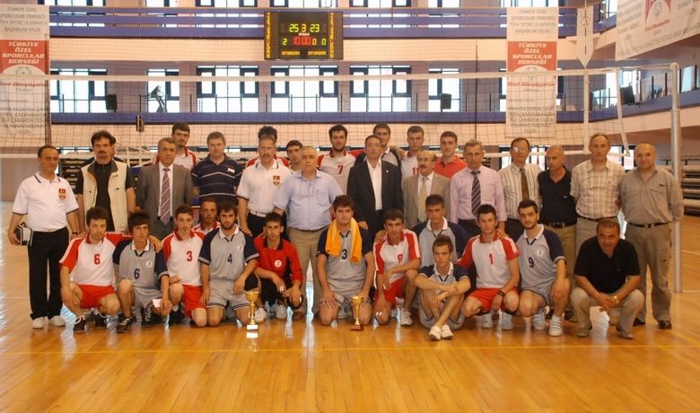 Omü Spor Şenlikleri Voleybol Turnuvası Final Maçı - Samsun'da, "24. Geleneksel Ondokuz Mayıs Üniversitesi(OMÜ) Spor Şenlikleri" kapsamında düzenlenen "Fakülteler Arası Voleybol Turnuvası" sona erdi.