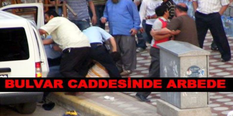 İki Kişinin Tartışması Kavgaya Dönüştü - Bulvar Caddesinde iki kişinin tartışması kavgaya dönüştü.