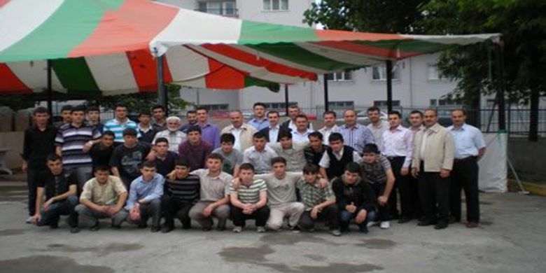 Öss Öncesi Öğrencilere Sabah Kahvaltısı - Bafra`da ÖSS Sınavı sabahı sınava girecek yaklaşık 45 öğrenciye sabah kahvaltısı verildi.