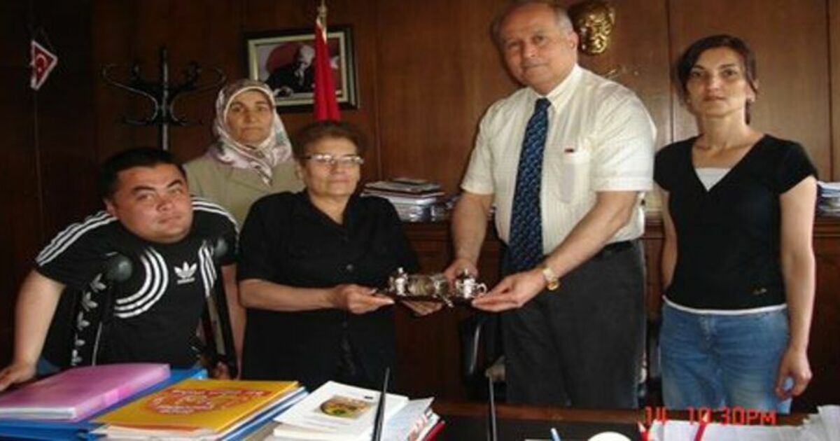 Ortapedik Engellilerden Boyacı`ya Hediye