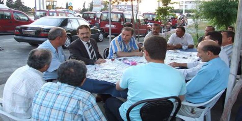Başkan Şahin Esnafın Sorunlarını Dinledi - Bafra Belediye Başkanı Zihni Şahin,yoğun çalışma programının arasında her fırsatta İlçede bulunan sivil toplum örgütleri,esnaflar ve değişik alanlarda faaliyet gösteren vatandaşların sorunlarını dinledi