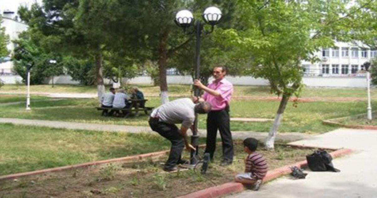 Adnan Menderes Parkı Işıklandı