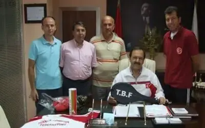 Badmintoncular Başkan Şahin`i Ziyaret Etti
