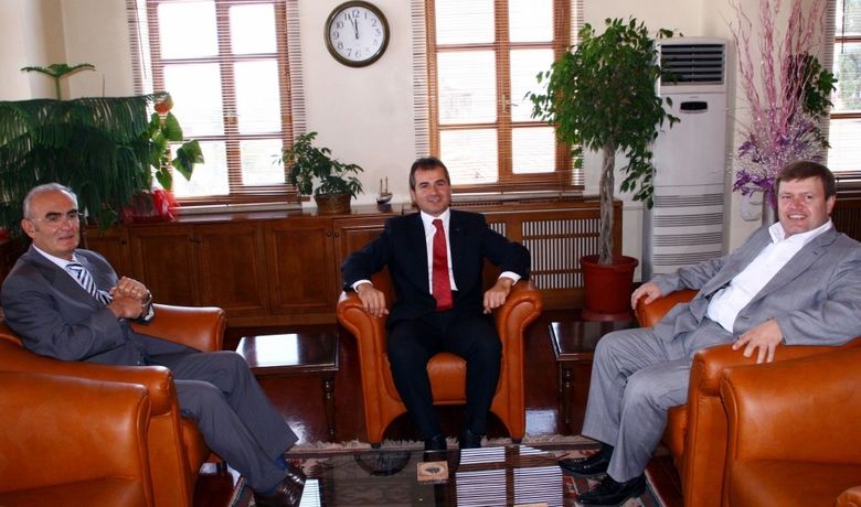 Kılıç'tan Yılmaz'a Ziyaret Ak Parti Grup Başkan Vekili Suat Kılıç: "Bundan Sonraki Zamanİçerisinde Samsun'u Kuzeyin Yıldızı Ve Kuzeyin İstanbul'u Yapacak İyileşmelere Ve İşbirliklerine Yürüyeceğimiz Yıllar Olacaktır" - AK Parti Gurup Başkan Vekili ve Samsun Milletvekili Suat Kılıç, "Bundan sonraki zaman içerisinde Samsun'u kuzeyin yıldızı ve kuzeyin İstanbul'u yapacak iyileşmelere ve işbirliklerine yürüyeceğimiz yıllar olacaktır" dedi.