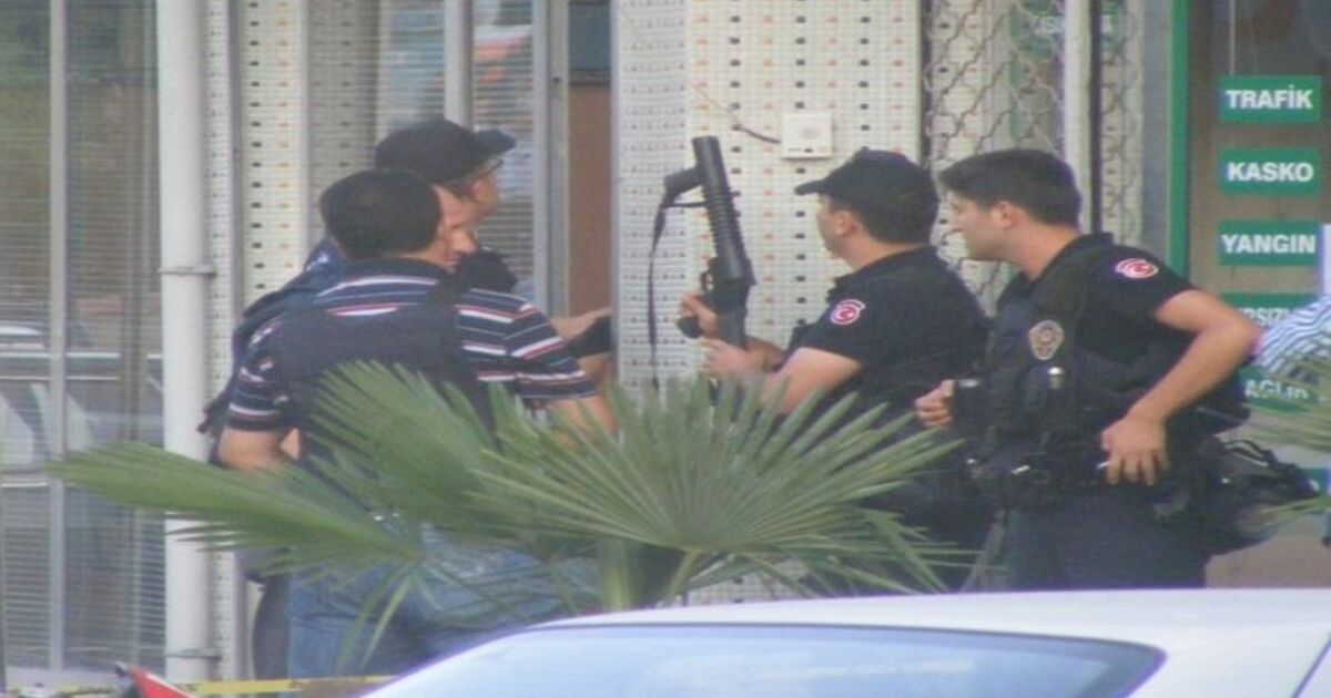 Bafra'daki Silahlı Saldırı Silahla Bir Kişiyi Vurduktan Sonra Polise Teslim Olmayarak Uzun Süre Direnen Zanlı, Polis Tarafından Etkisiz Hale Getirildi