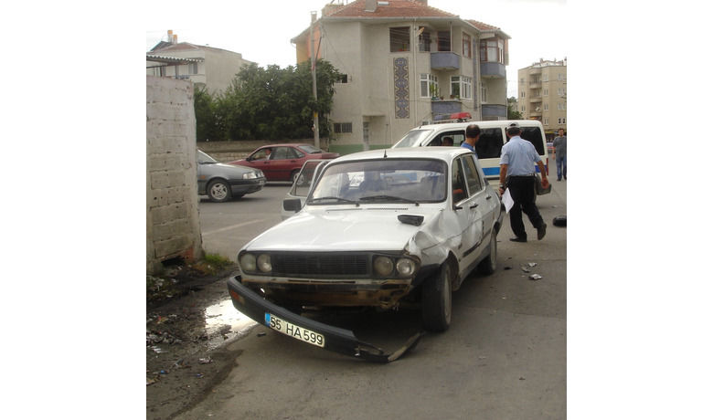 Motosiklet Otomobille Çarpıştı: 1 Yaralı - Samsun'un Bafra ilçesinde bir motosikletin otomobille çarpışması sonucu meydana gelen trafik kazasında 1 kişi yaralandı.